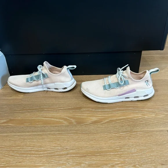 On Cloudeasy women’s size 9 - Picture 2 of 9